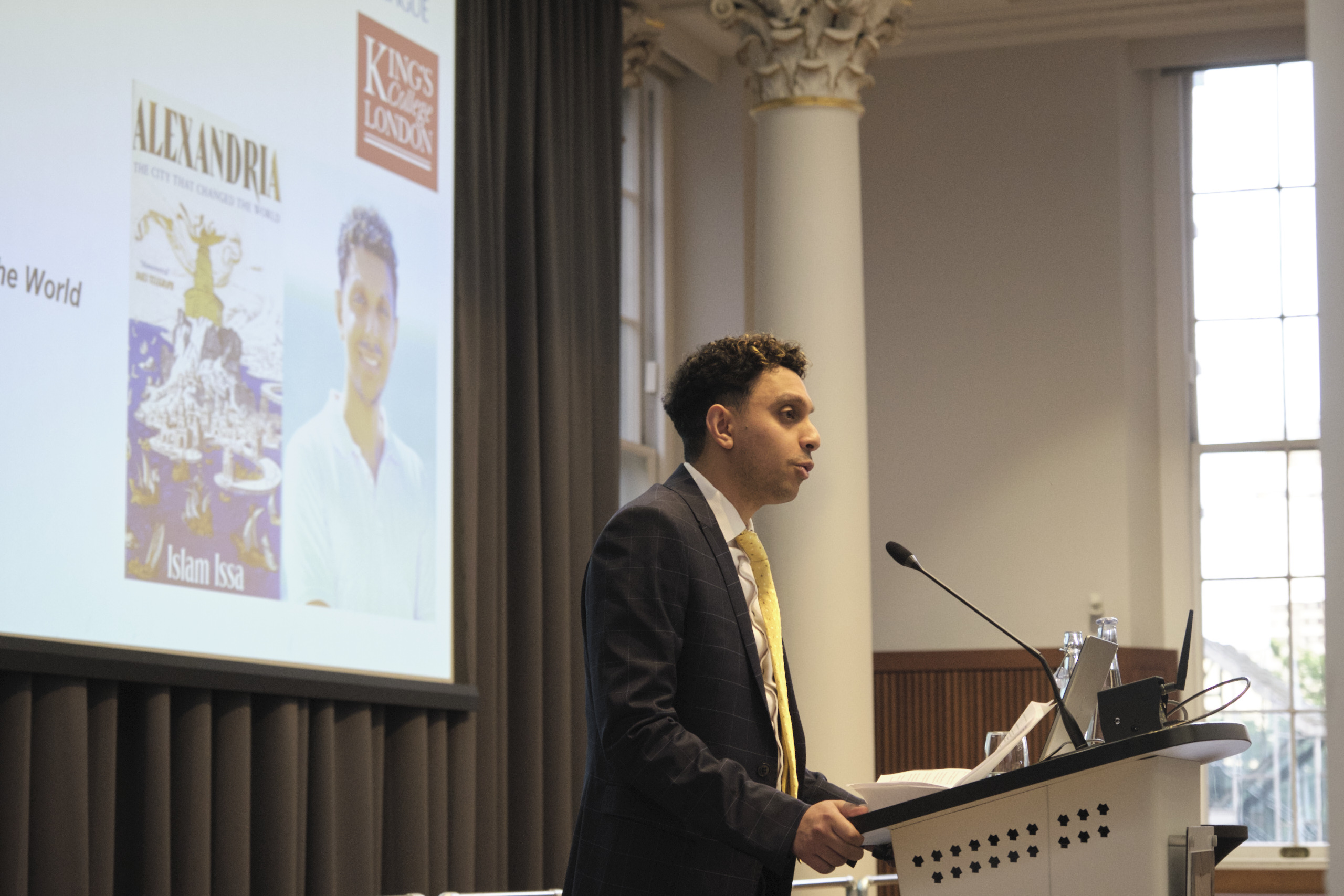 Islam Issa gives his prize-winning address at the Runciman Award Ceremony 2024 © Julian Anderson